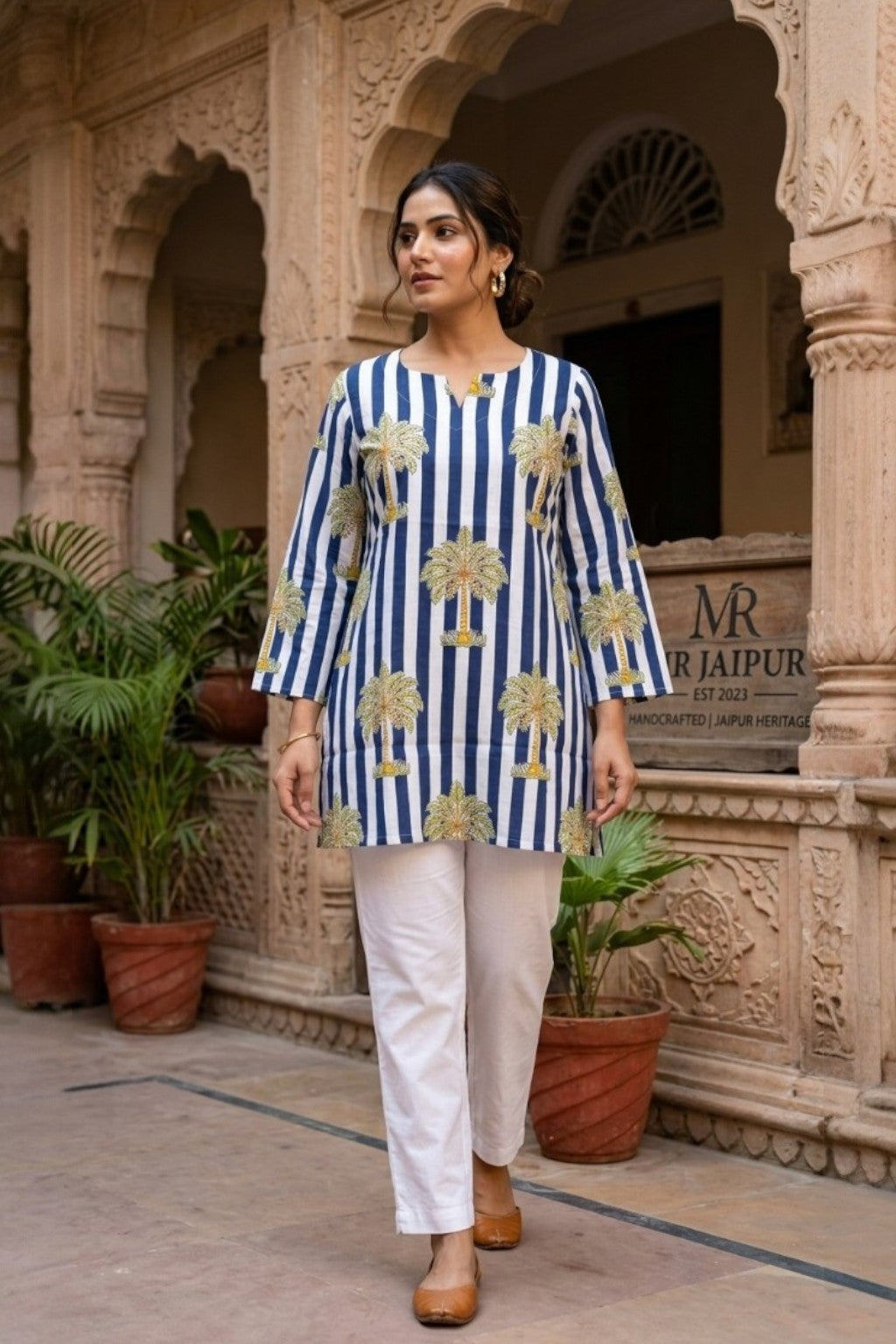 JAL BUTTI HANDBLOCK KURTI